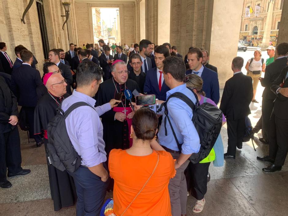 Monseñr Ginés García Beltrán, obispo de Getafe, declarando ante los medios esta mañana