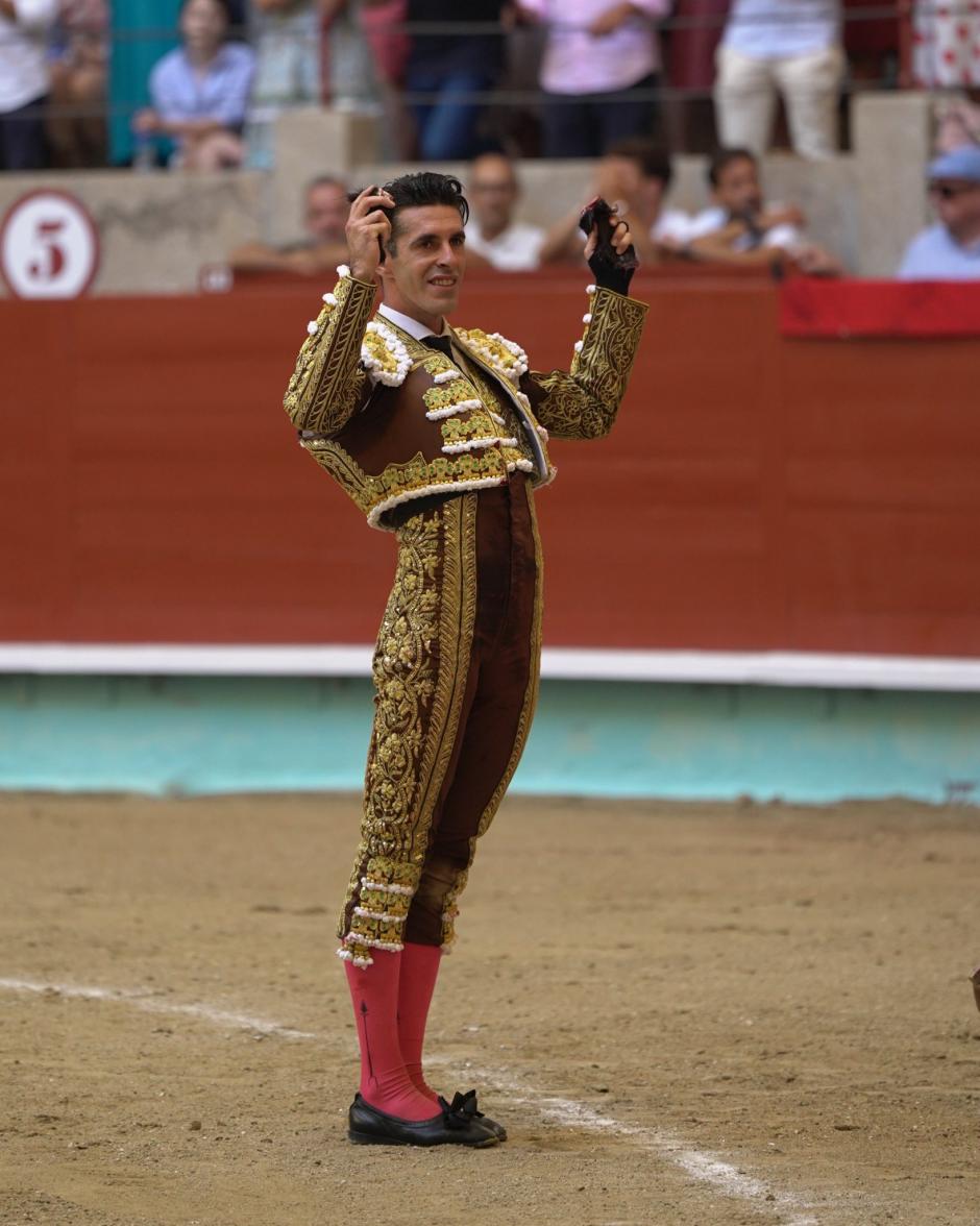 Alejandro Talavante, con las dos orejas que le abrieron la Puerta Grande