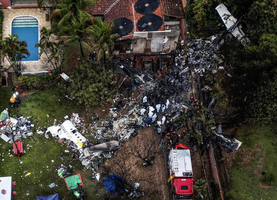 Vista aérea del lugar del accidente del avión ATR 72-500 en Sao Paulo, Brasil