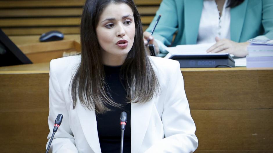 La diputada del PP en las Cortes Valencianas Andrea Gigante, durante un pleno