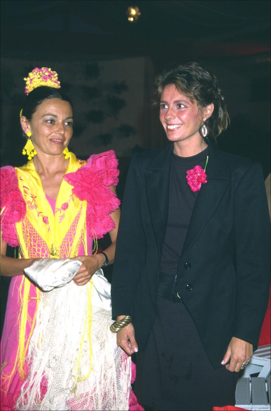 SANDRA DOMECQ DURANTE UN ACTO EN EL RESTAURANTE " ZALAMERO " EN LA DECADA DE 1980
