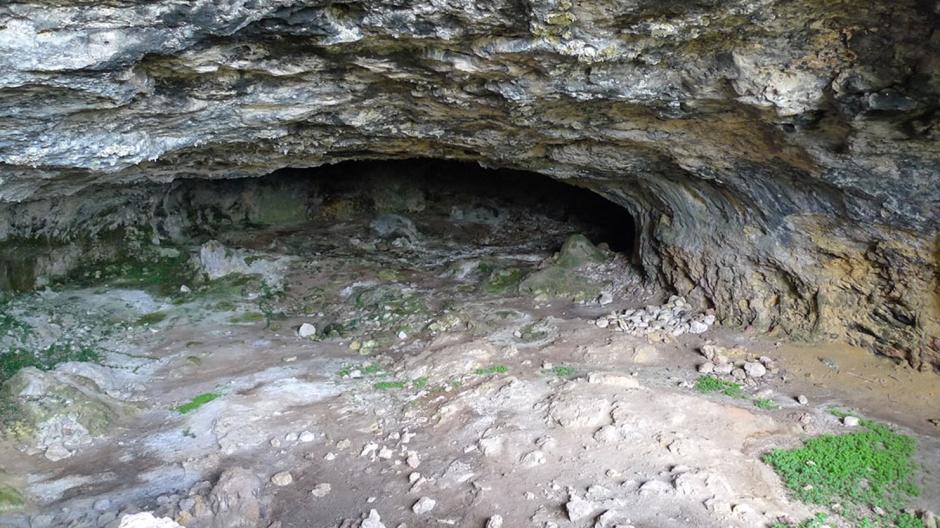 Interior de la cueva donde han sido encontradas pinturas ruprestres, en Valencia