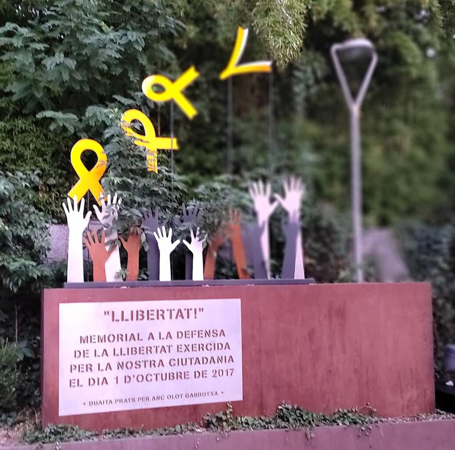 Monumento "Llibertat" para conmemorar el 1-O en Olot