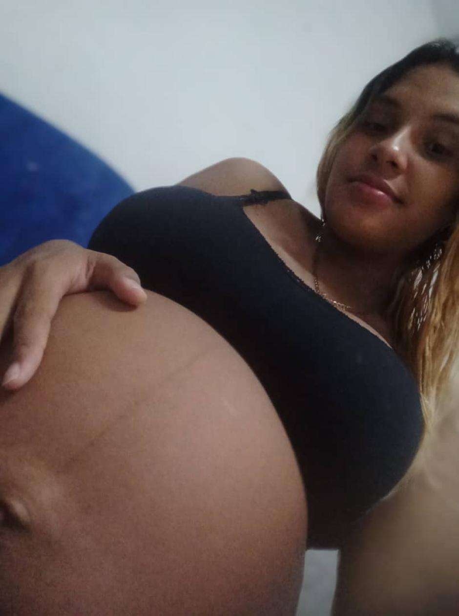 Lisdani Rodríguez Isaac, disidente cubana, muestra su avanzado estado de embarazo