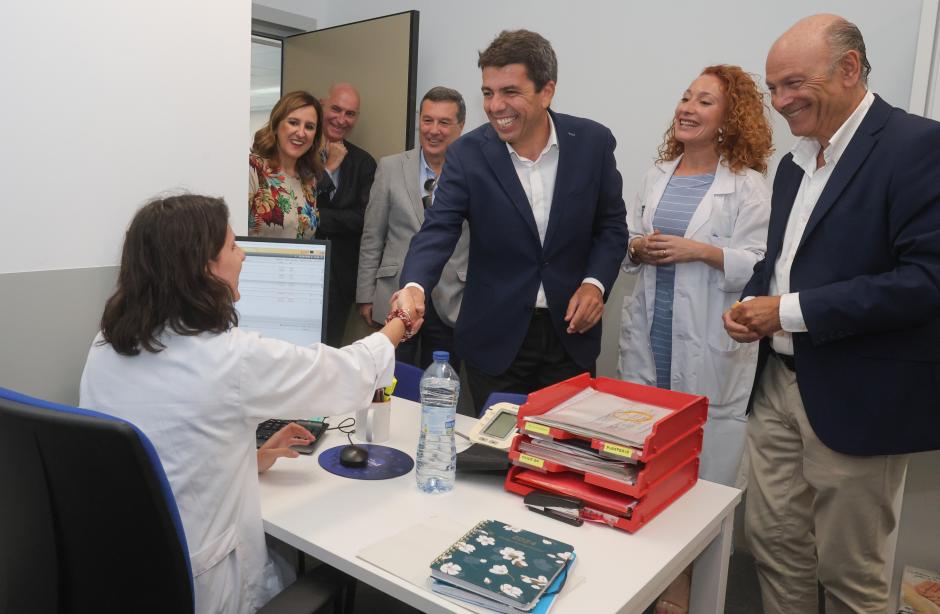 Mazón, visitando el centro de salud de Malilla, en Valencia