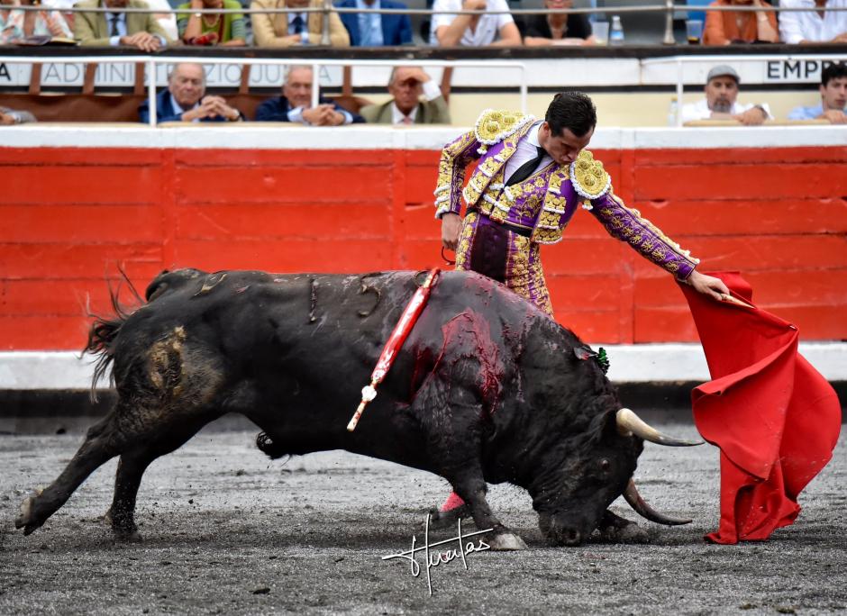 Daniel Luque con el segundo de su lote