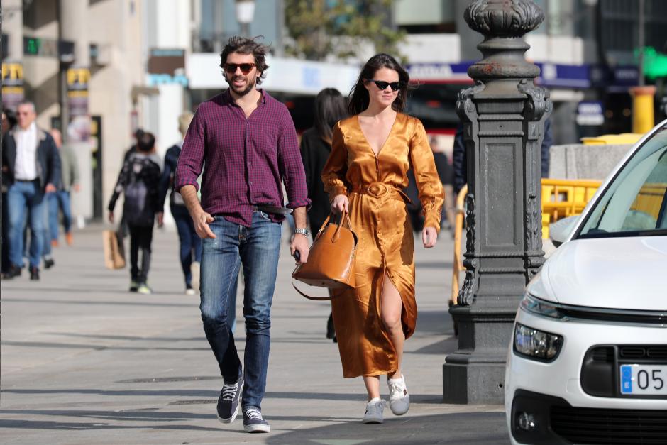 Isabelle Junot y Álvaro Falcó por las calles de Coruña. 17/11/2018