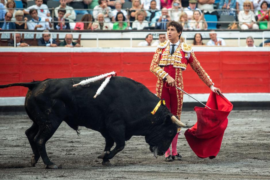 El torero peruano con el segundo de su lote, de nombre 'Cochabamba' y 542 kilos