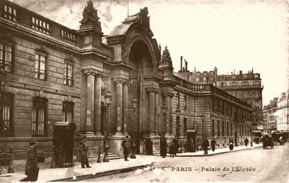 La entrada del Palacio del Elíseo en 1900