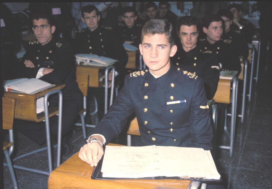 El príncipe Felipe de Borbón durante su instrucción en la Escuela Naval Militar de Marín , Pontevedra