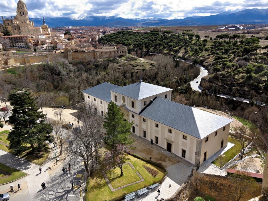 La Casa de la Química está ubicada junto al Alcázar de Segovia