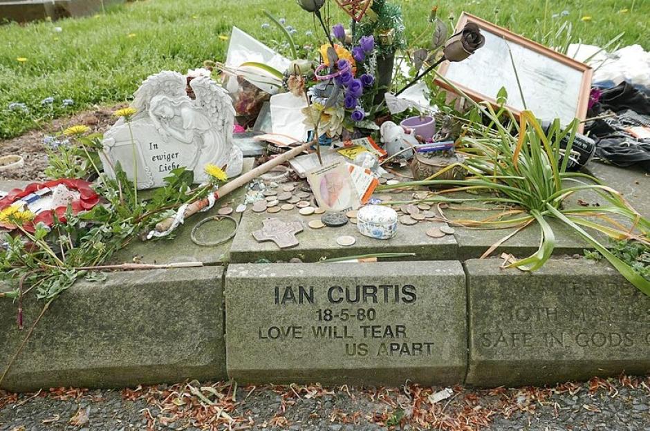 Tumba de Ian Curtis en Macclesfield