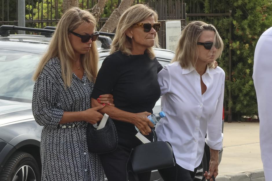 Carla Goyanes , Miriam Lapique and Cari Lapique during the burial of Caritina Goyanes in Marbella, August 27, 2024