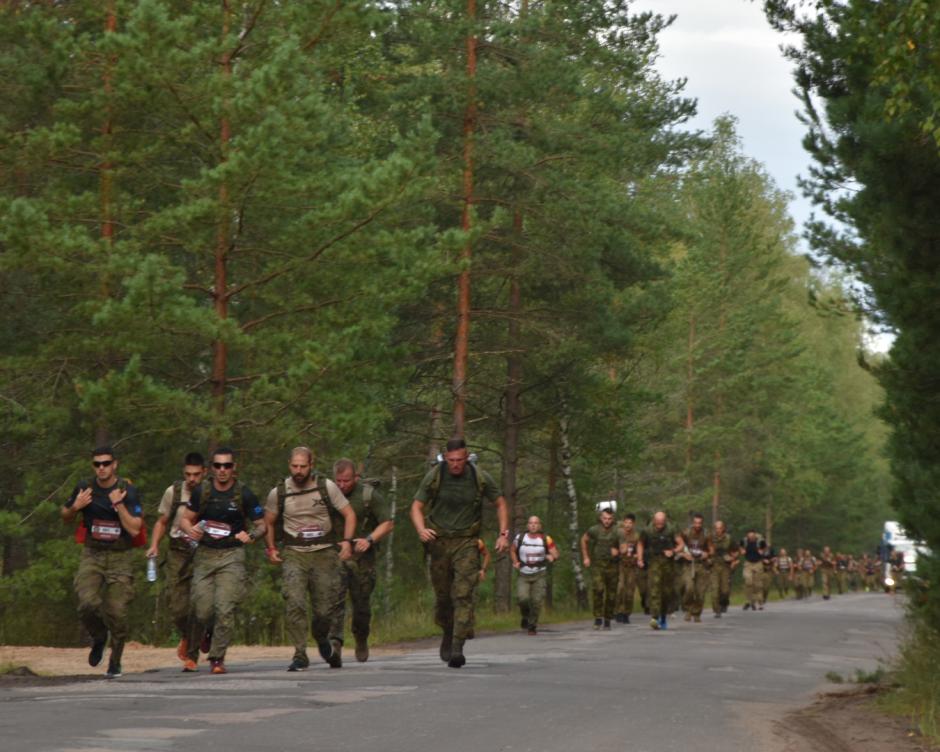 Competidores españoles durante la carrera Baltic Warriors en Letonia