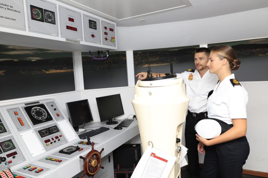 La Princesa, en uno de los simuladores con los que se preparará durante su estancia en la Escuela Naval de Marín