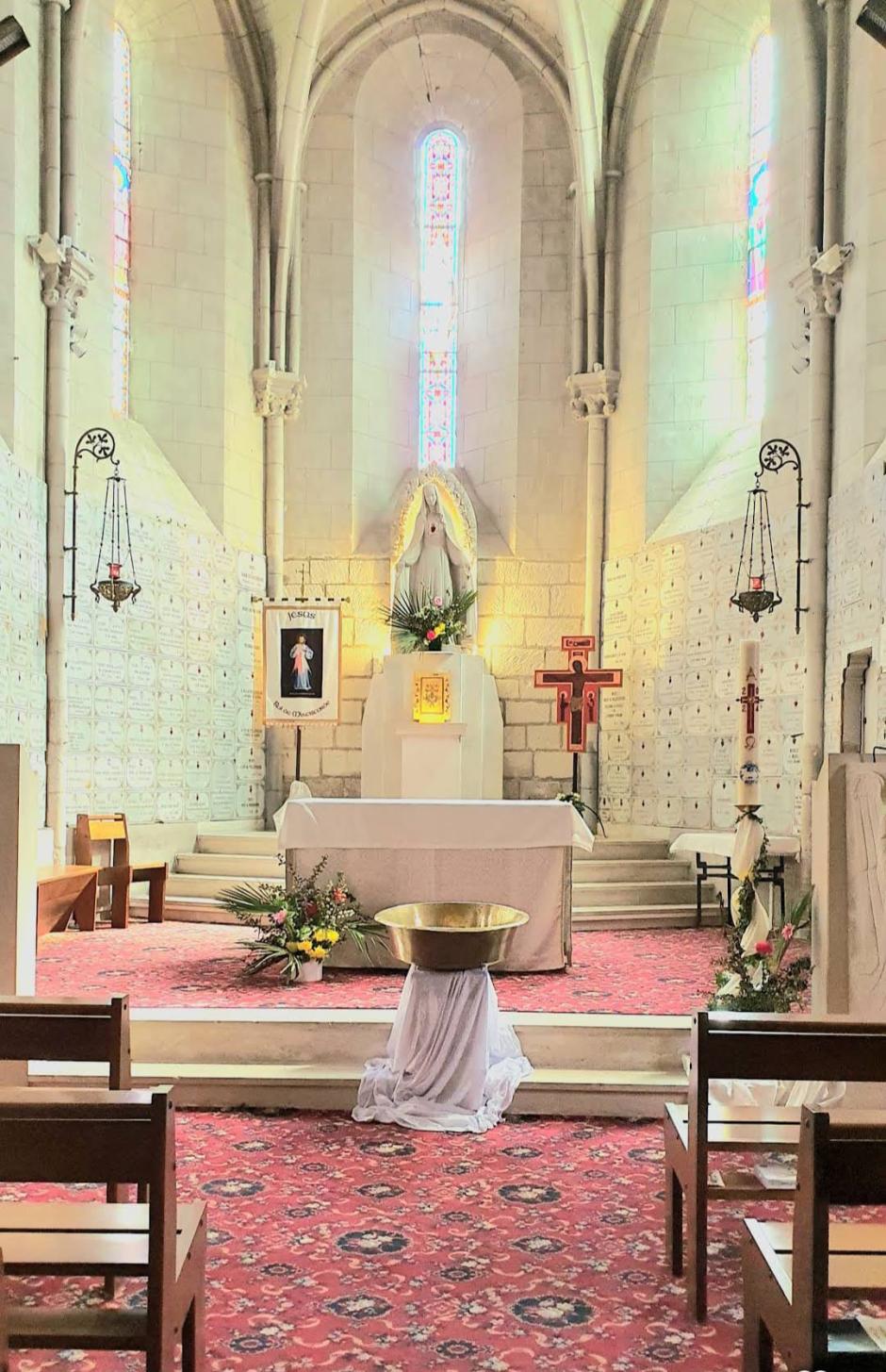 Santuario de Nuestra Señora de la Misericorida, en la región de Pellevoisin, en Francia
Santuario de Nuestra Señora de la Misericorida, en la región de Pellevoisin, en Francia