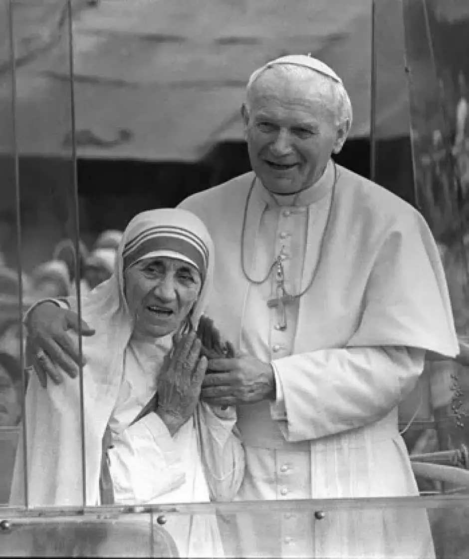 Juan Pablo II con la Madre Teresa en Calcuta en 1986