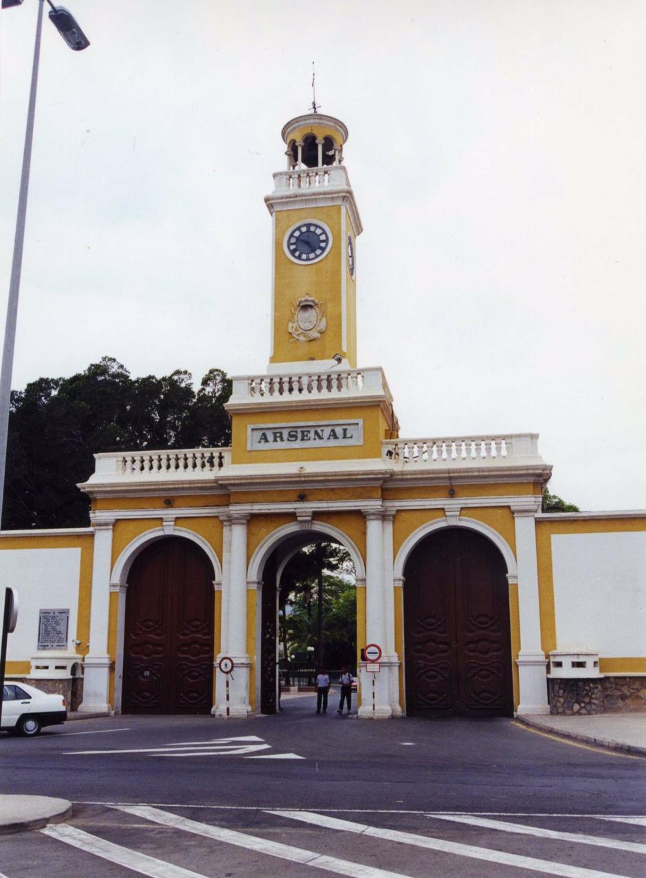 La histórica entrada principal al Arsenal de Cartagena