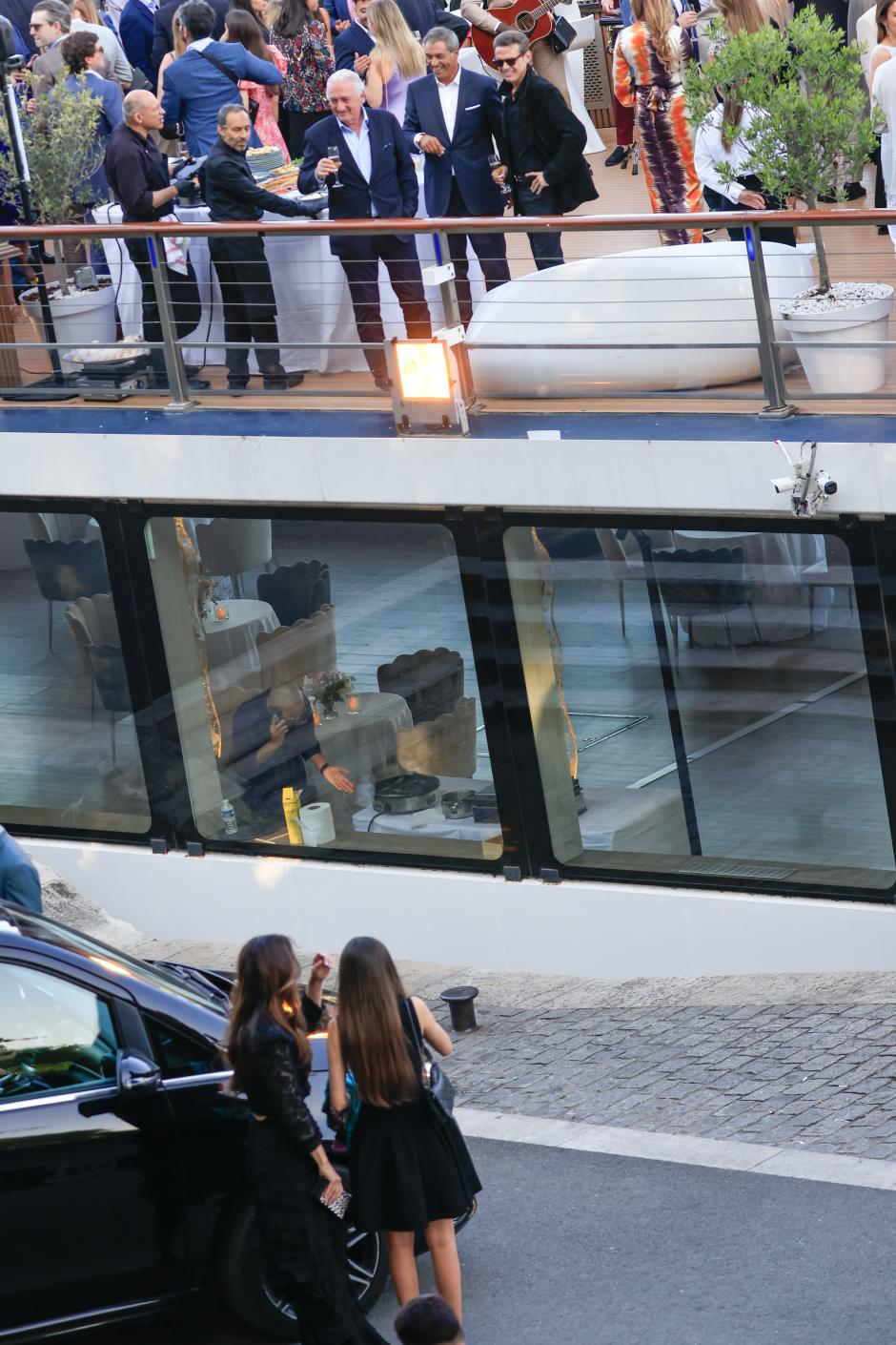 Luis Miguel y Paloma Cueva en la fiesta de preboda de Daniel Clara. Paris, junio de 2023.