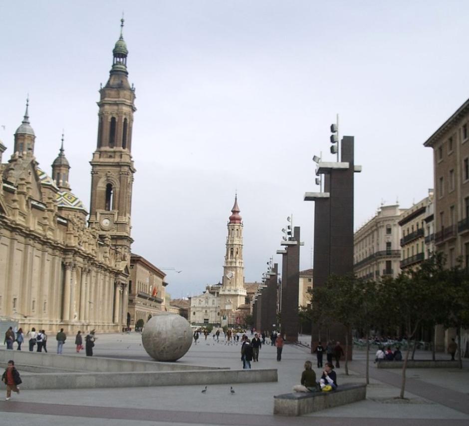 Plaza del Pilar con la Basílica a la izquierda