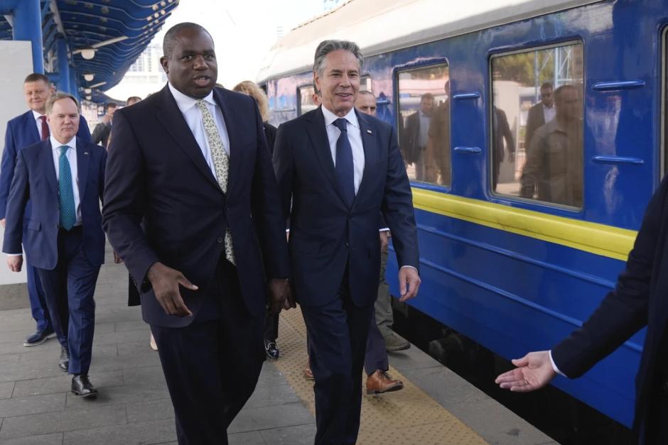 Blinken y Lammy llegan a Kiev cuando Ucrania pide usar misiles contra Rusia