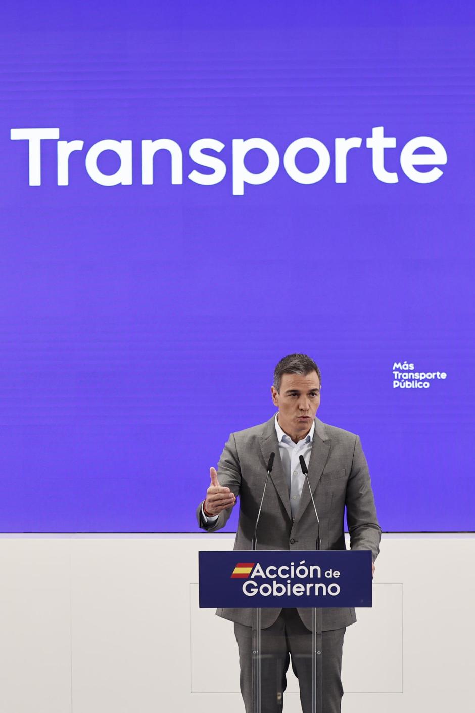 El presidente del Gobierno, Pedro Sánchez, presenta la nueva campaña ‘Transporte público, ¿lo pillas?’