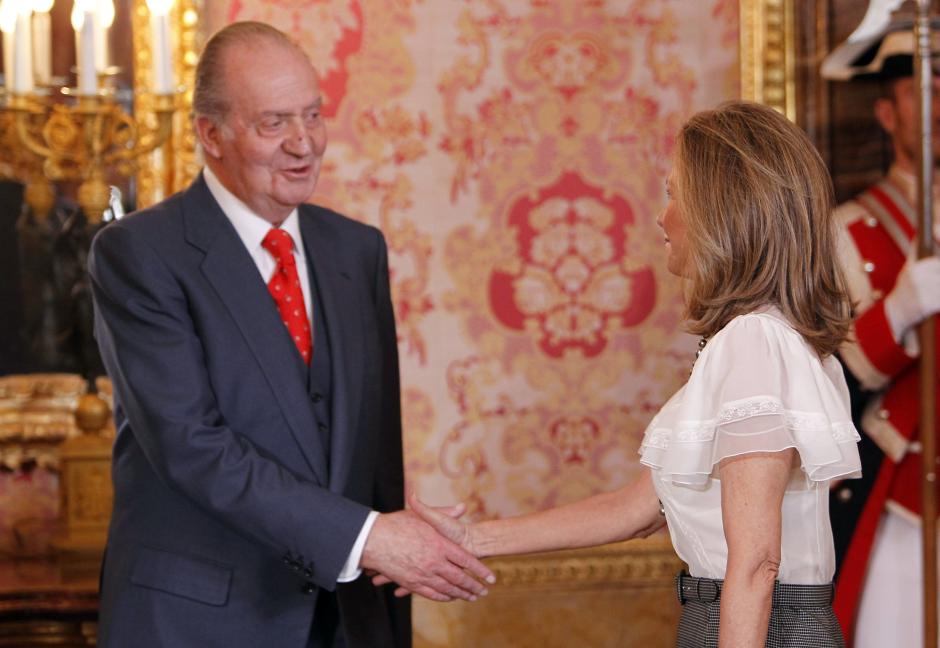 EL REY DE ESPAÑA JUAN CARLOS I Y LA EMPRESARIA ALICIA KOPLOWITZ DURANTE UNA AUDIENCIA REAL CON MOTIVO DE LA VISTA DEL PRESIDENTE DE ISRAEL A ESPAÑA
22/02/2011
MADRID