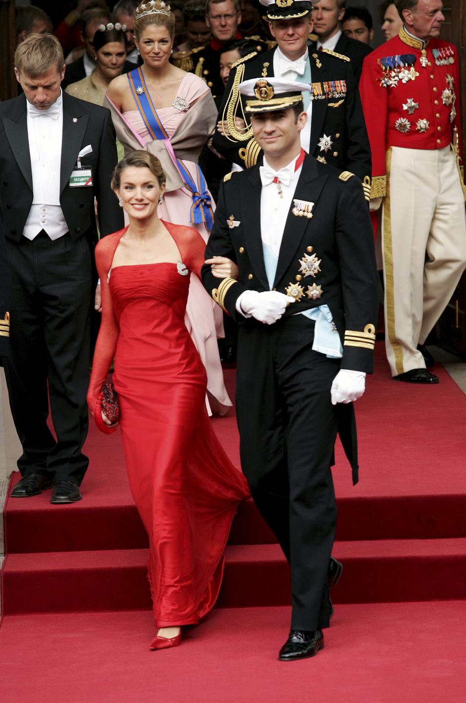 EL PRINCIPE FELIPE DE BORBON Y SU PROMETIDA DO¿A LETIZIA ORTIZ ( VESTIDA DE LORENZO CAPRILE ) EN LA BODA REAL DEL PRINCIPE HEREDERO FEDERICO DE DINAMARCA Y LA ABOGADA AUSTRALIANA MARY ELIZABETH DONALDSON , CLEBRADA EN LA CATEDRAL DE COPENHAGEN
ACTION PRESS / ©KORPA
14/05/2004
 *** Local Caption *** ACTION PRESS / OHLENBOSTEL/LANGBEHN / #00357.051#
WEDDING OF MARY DONALDSON AND CROWN PRINCE FREDERIK. FELIPE AND LETIZIA ORTIZ ROCASOLANO OF SPAIN ARE LEAVING THE "FRUE KIRKE" IN COPENHAGEN ON MAY 14, 2004.