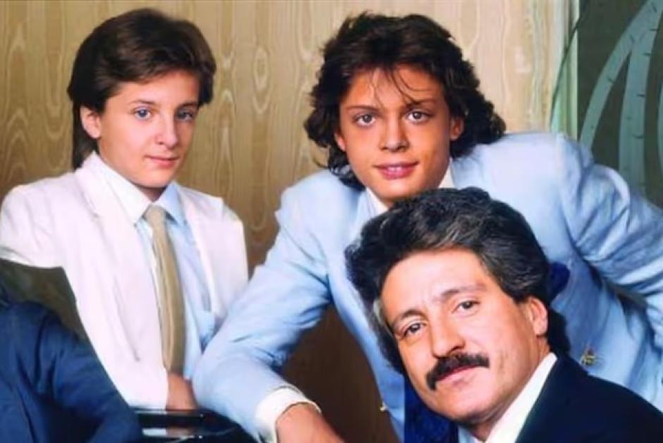 Luis Miguel, con su hermano y su padre