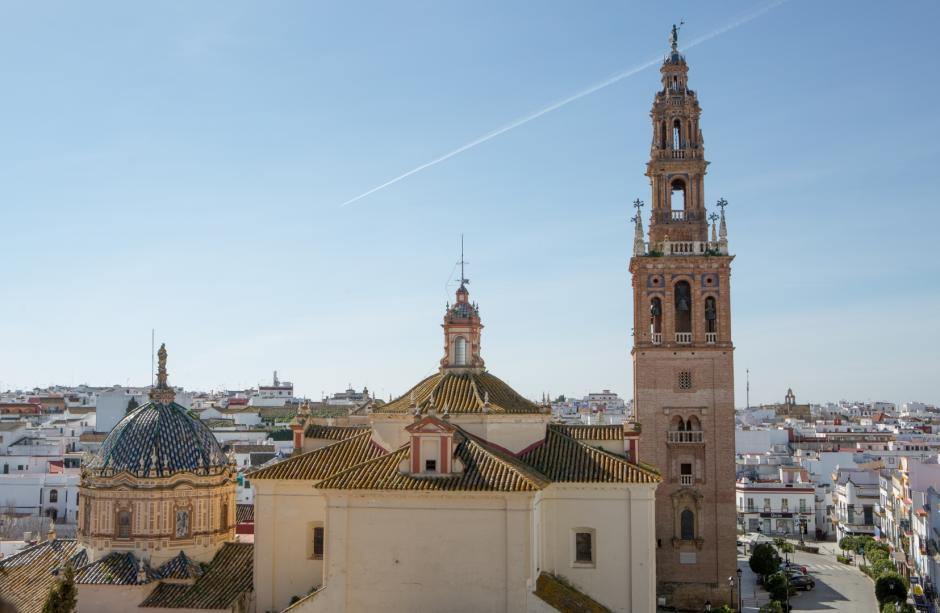 La iglesia de San Pedro y la Giraldilla de Carmona, en la provincia de Sevilla