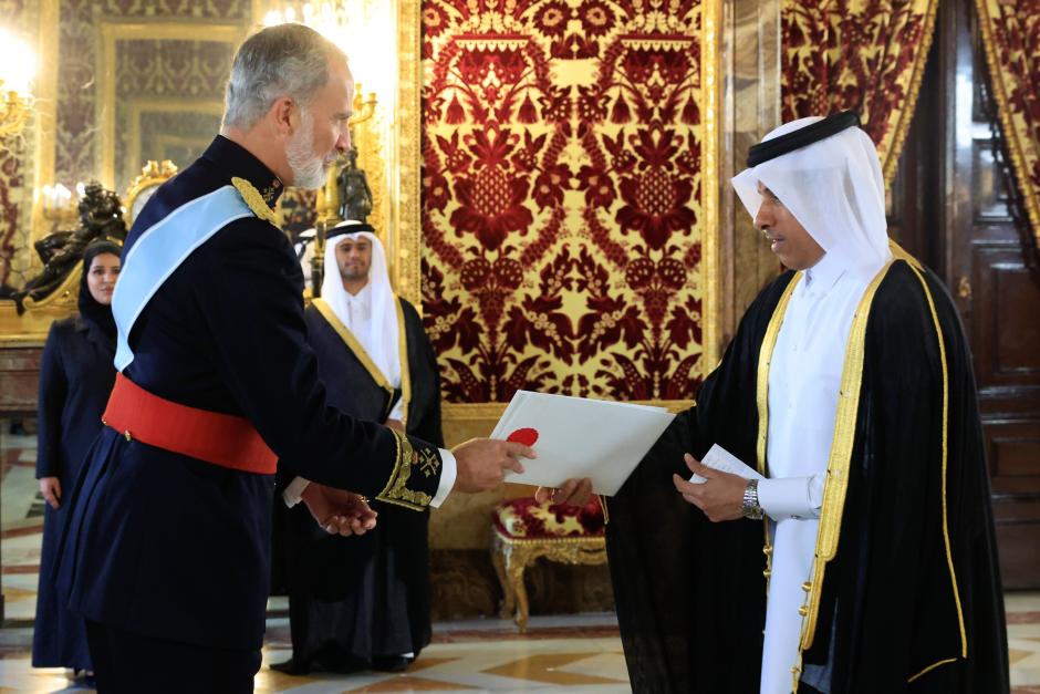 El embajador de Qatar, Salem Mubarak Sh. S. Al Shafi, entrega sus cartas credenciales al Rey.