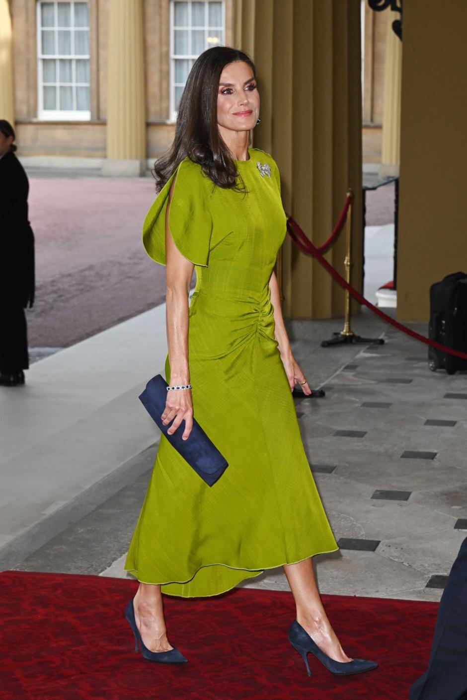 Queen Letizia of Spain during the reception for guests on the occasion of the coronation of King Charles III, London, United Kingdom - May 05, 2023
en la foto : vestida por la firma " Victoria Adams "