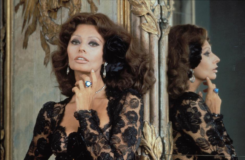 POSADO LA ACTRIZ SOFIA LOREN