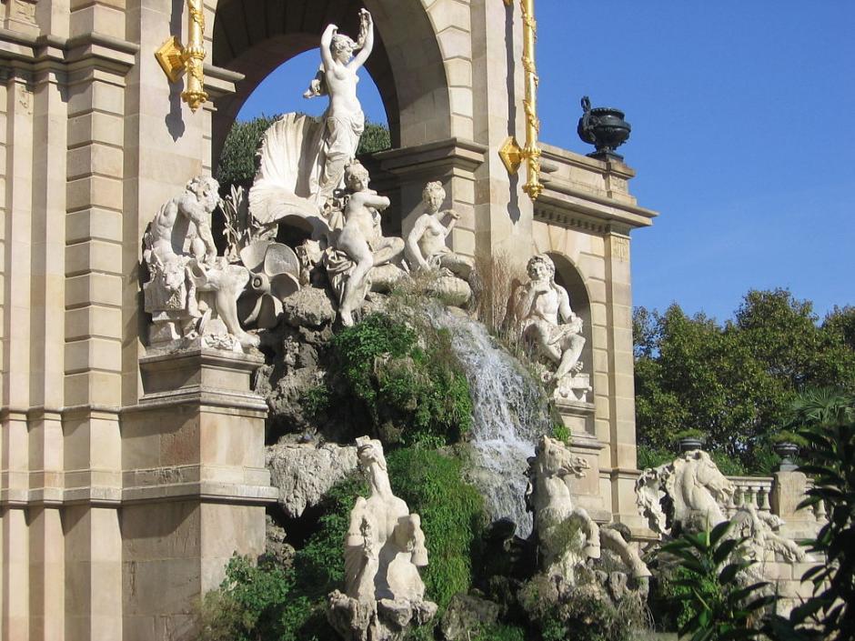 Conjunto escultórico de la cascada del parque de la Ciudadela