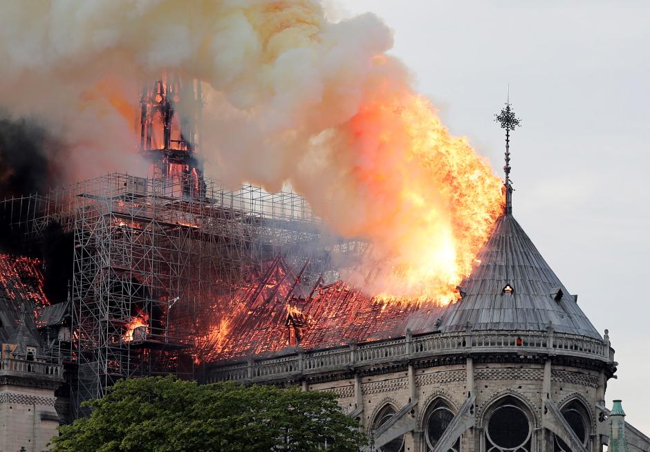 La catedral de Notre Dame, en llamas