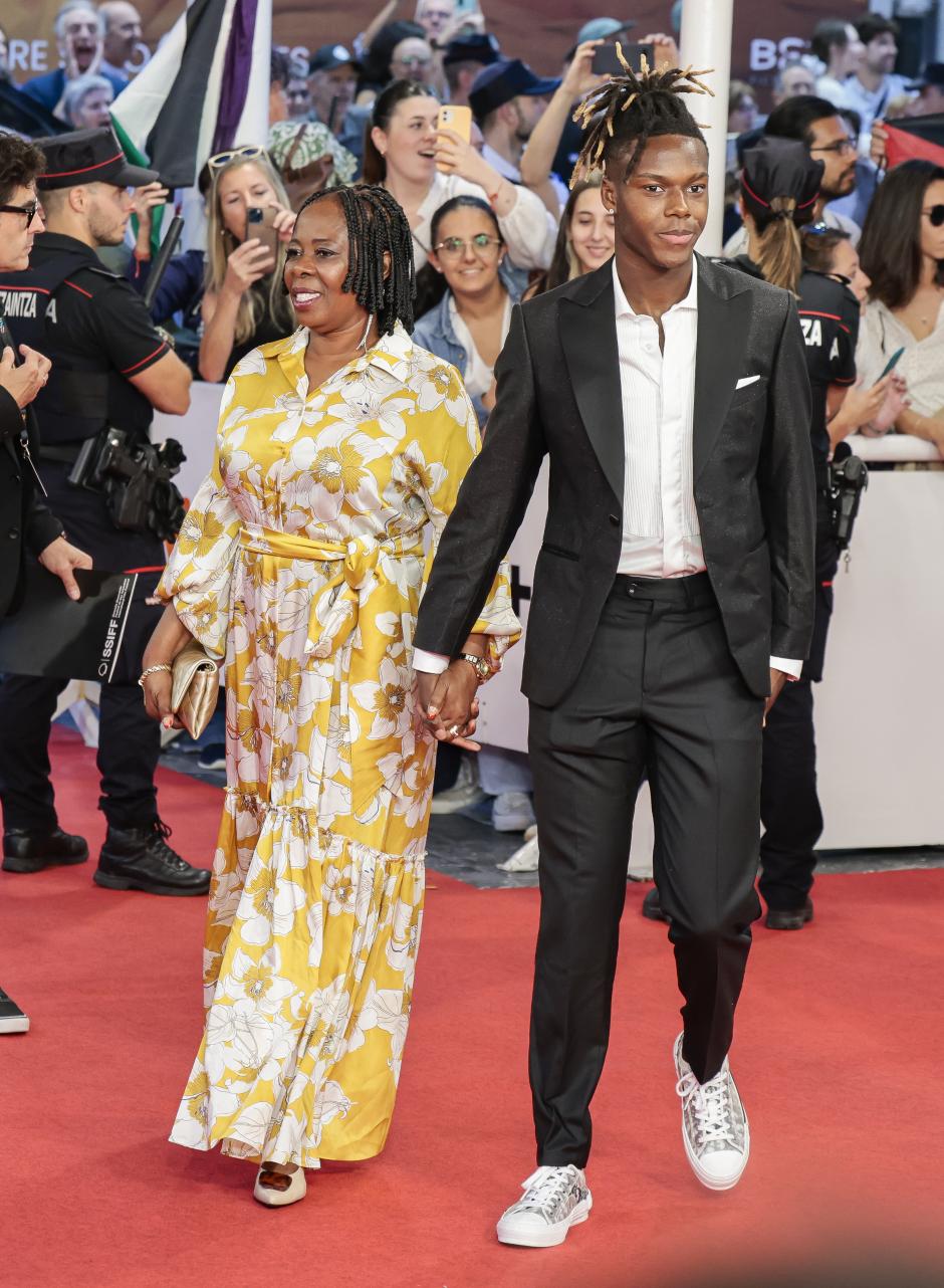 Soccerplayers Nico  Williams and mother Maria Arthuer at photocall for opening ceremony during the 72nd San Sebastian Film Festival in San Sebastian, Spain, on Friday, 20 September, 2024.