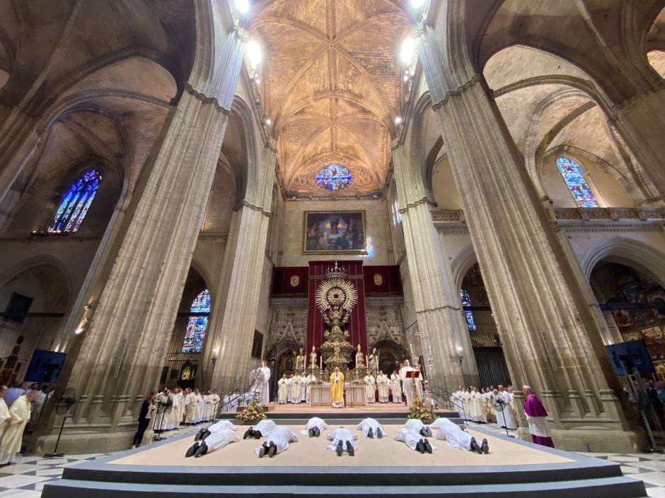 La ceremonia que se celebró en la Catedral de Sevilla se sale de los esquemas habituales en los últimos años