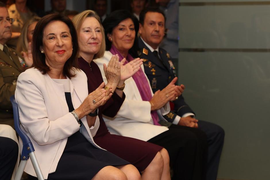 La ministra de Defensa, Margarita Robles; la secretaria de Estado de Defensa, Amparo Valcarce; la secretaria de Estado directora del CNI, Esperanza Casteleiro; y el teniente general Miguel Ivorra