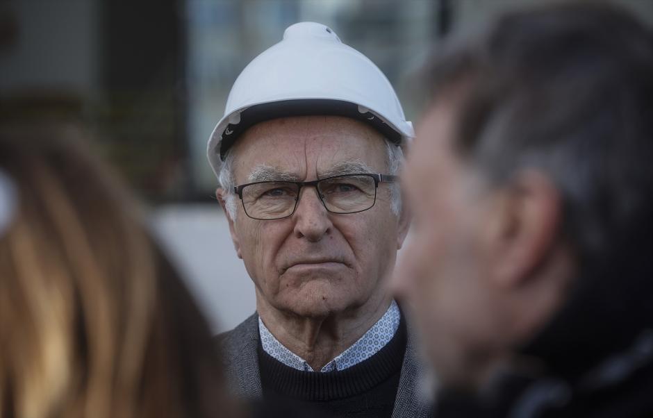 Joan Ribó, en una imagen de archivo, visitando una obra durante su etapa ocmo alcalde Valencia