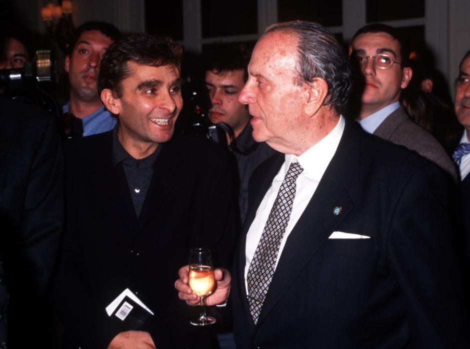 MANUEL FRAGA IRIBARNE Y EL DISEÑADOR ADOLFO DOMINGUEZ EN UN ACTO PUBLICO
PG / AG / ©KORPA 
19/11/98 MADRID