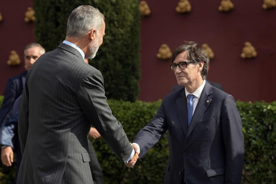 El presidente de la Generalitat, Salvador Illa, recibe al Rey en Gerona