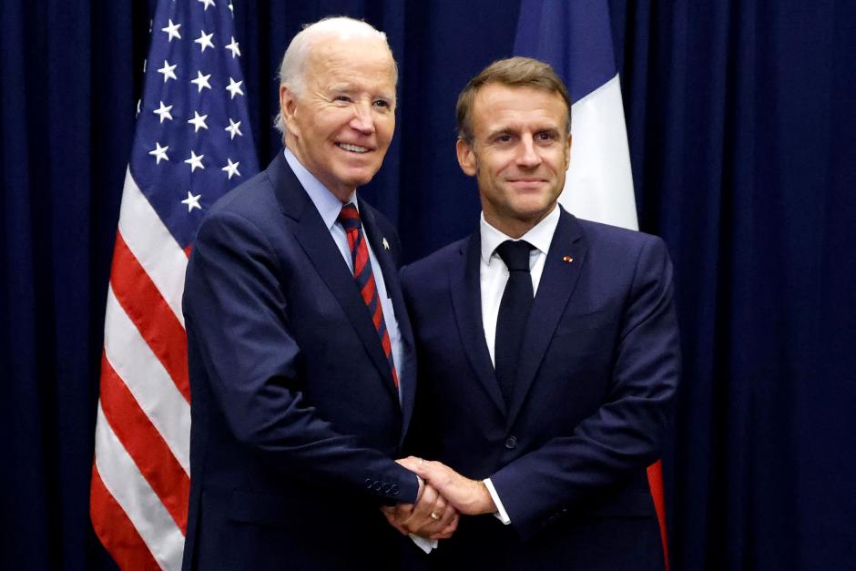 El presidente de Estados Unidos, Joe Biden, y el presidente francés, Emmanuel Macron, durante su reunión en la Asamblea General de la ONU