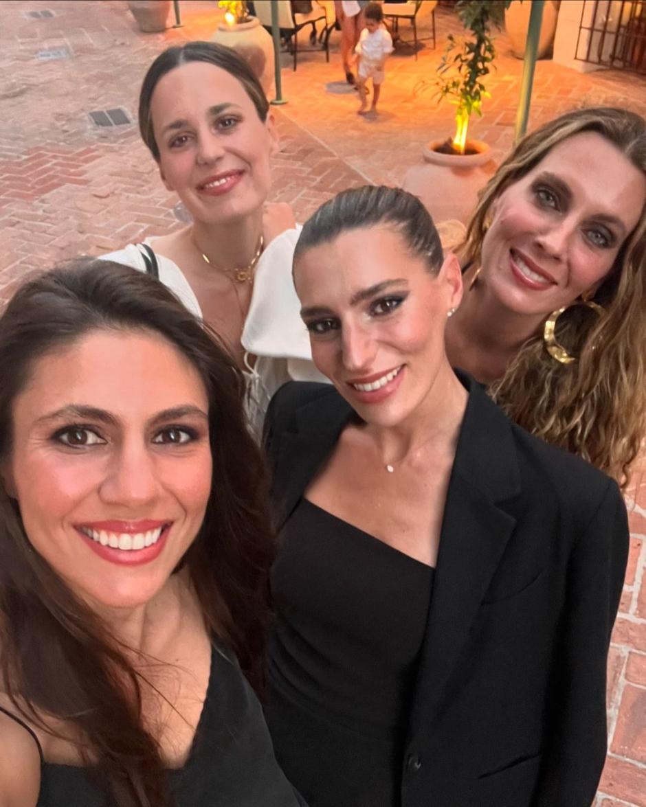 Ana Cristina Portillo, con sus hermanas Claudia, Eugenia y Alejandra