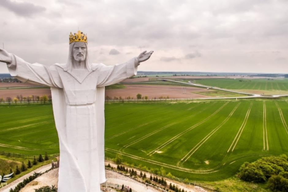 La colosal figura de Cristo Rey de Swiebodzin