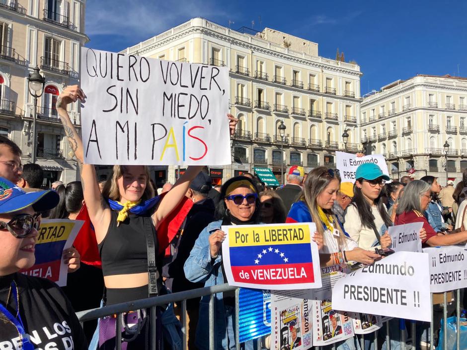 Las pancartas a favor de la libertad en Venezuela comienzan a llenar el corazón de Madrid