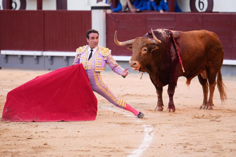 Un momento de la actuación en el cuarto toro de Enrique Ponce