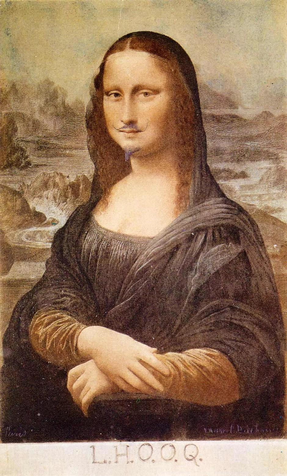 Si La Fuente es la obra más emblemática del ready-made, L.H.O.O.Q. es el colmo de este género artístico desarrollado por Duchamp. El artista francés tomó una postal de la Mona Lisa de Leonardo da Vinci, le pintó bigote y perilla, y la presentó como una obra original y única. Existen varias copias de L.H.O.O.Q. –nombre cuyo significado sigue generando debates– una de ellas es una versión en blanco y negro de la postal sin el bigote ni la perilla. El título de esta variación fue L.H.O.O.Q. Afeitada. Lo dicho: para Duchamp es una obra de arte porque él lo dijo.