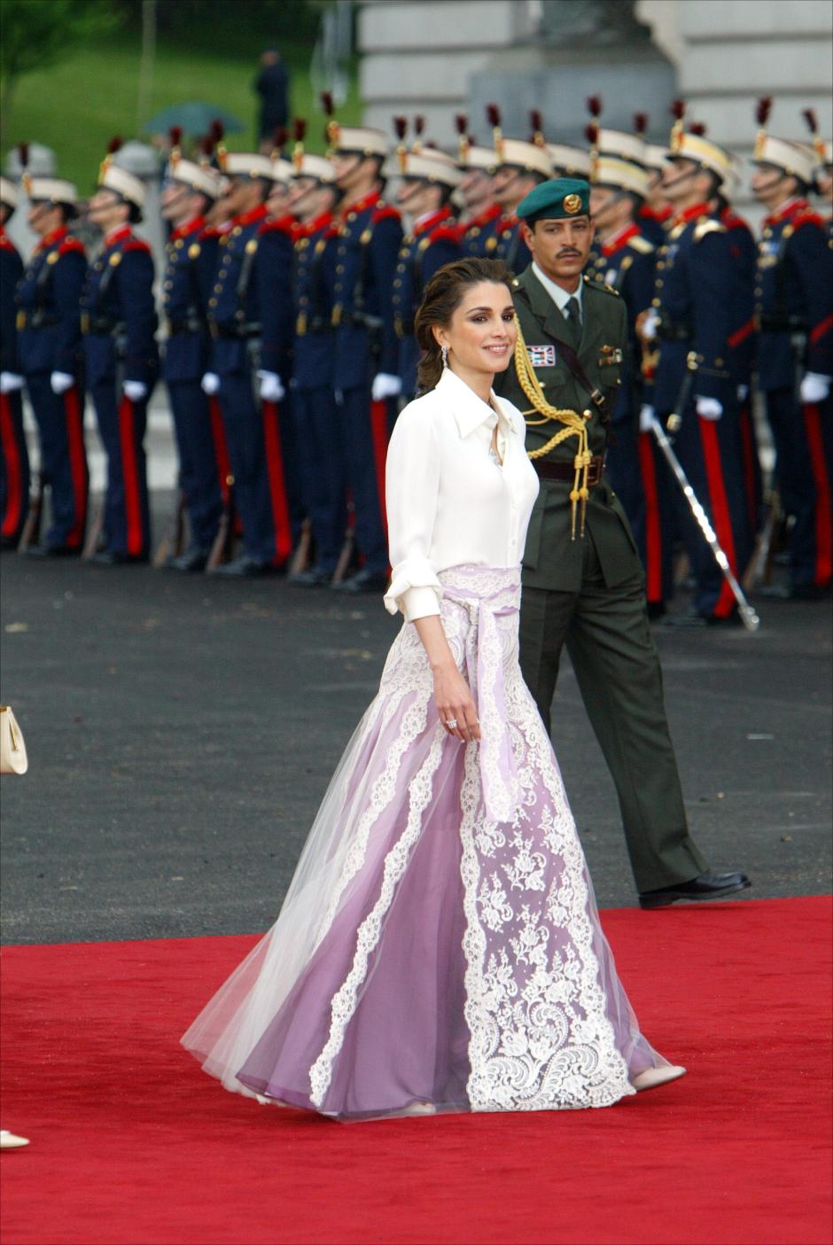 LA REINA RANIA DE JORDANIA ( VESTIDA DE GIVENCHY COUTURE ) EN LA BODA REAL DEL PRINCIPE FELIPE DE BORBON Y DOÑA LETIZIA ORTIZ ROCASOLANO ( PRINCIPES DE ASTURIAS ) CELEBRADA EN LA CATEDRAL DE LA ALMUDENA . 
INVITADOS
©KORPA
22/05/2004
MADRID *** Local Caption *** REAL WEDDING OF THE PRINCIPE FELIPE OF BORBON AND DOÑA LETIZIA ORTIZ ROCASOLANO, PRINCIPES OF ASTURIAS, IN THE CATHEDRAL OF THE ALMUDENA
IN THIS PICTURE QUEEN RANIA OF JORDAN