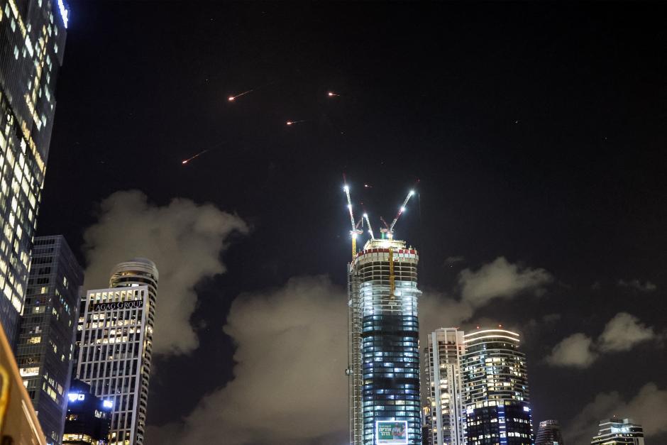 Misiles iraníes son interceptados en el cielo de Tel Aviv