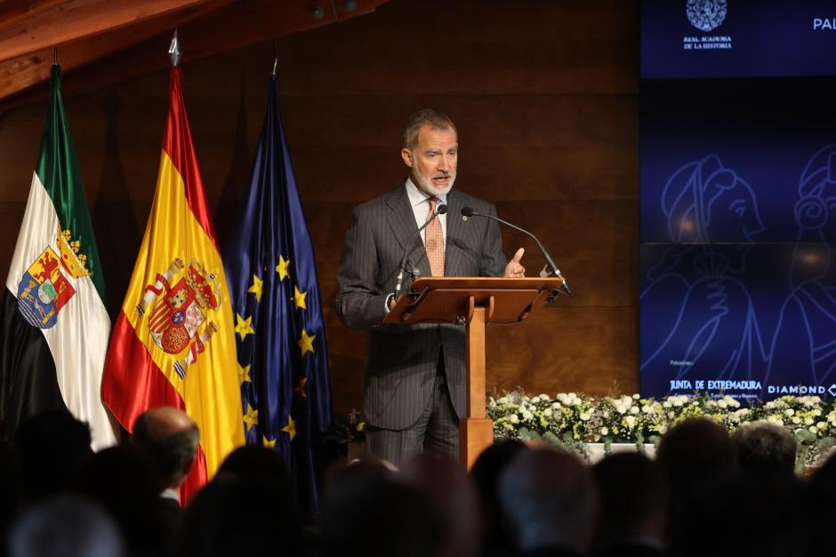 Don Felipe, durante su intervención ante las Academias hispanoamericanas de la Historia